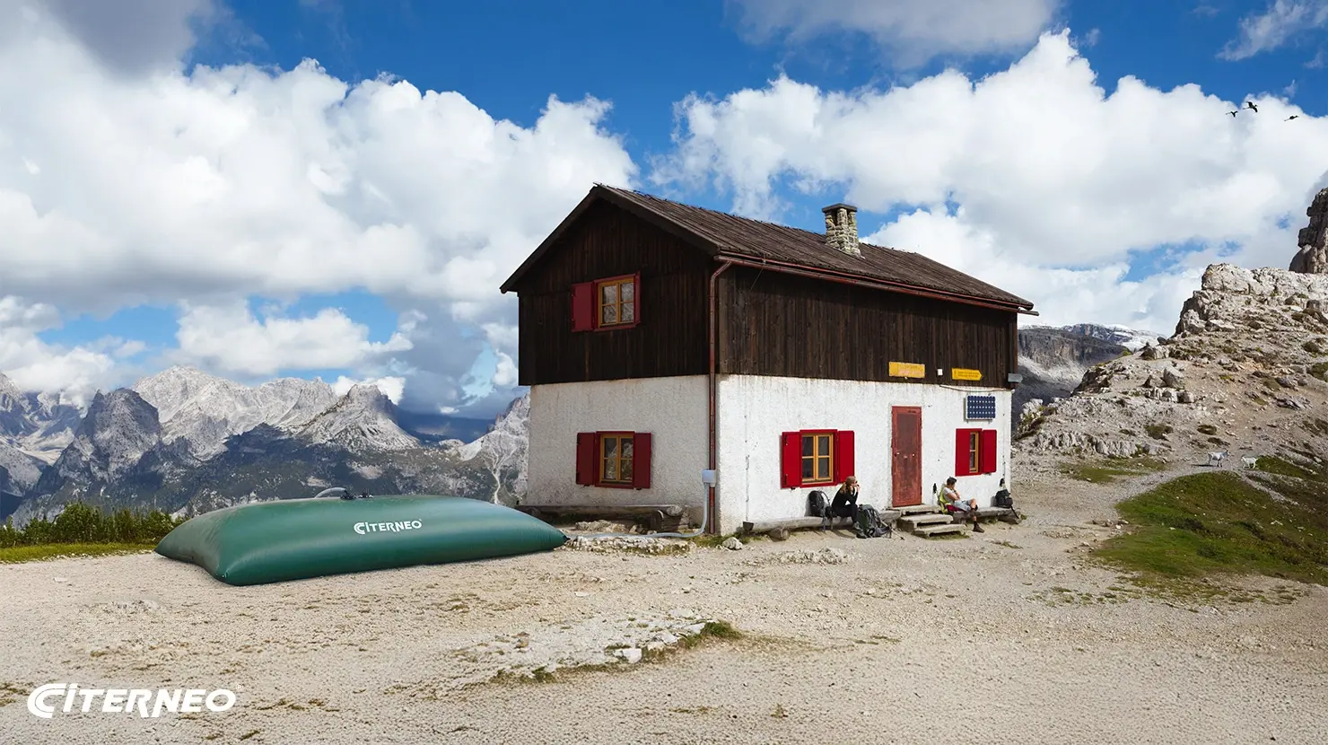Une citerne souple CITERNEO en montagne, pour la récupération d'eau de pluie