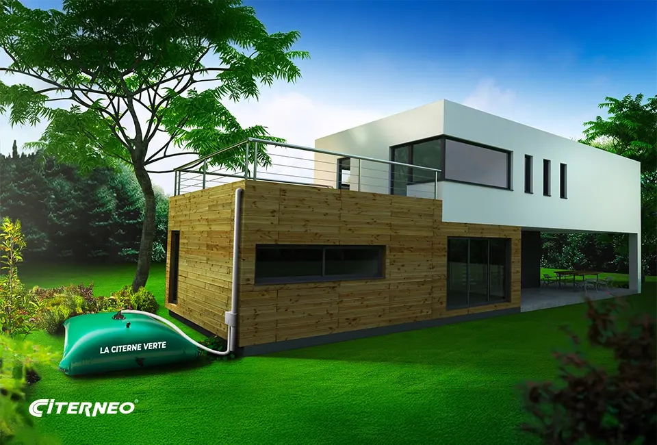 Une citerne souple LA CITERNE VERTE by CITERNEO installée dans un jardin, récupérant l'eau de pluie