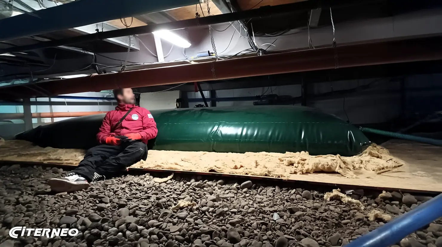 Une base scientifique en antarctique comprenant une citerne souple CITERNEO