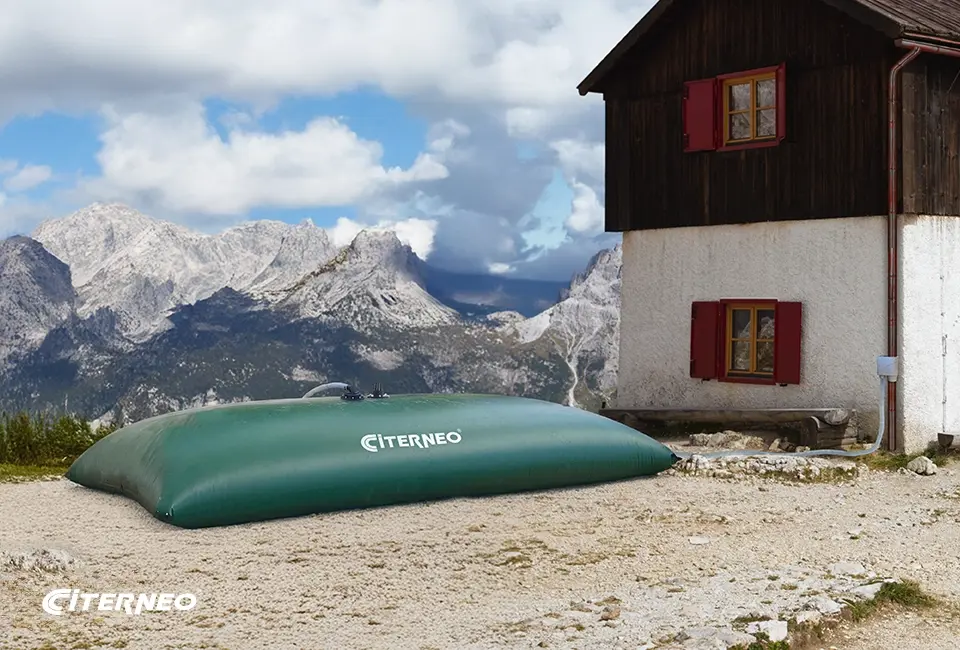 Une citerne souple CITERNEO en montagne, pour la récupération d'eau de pluie