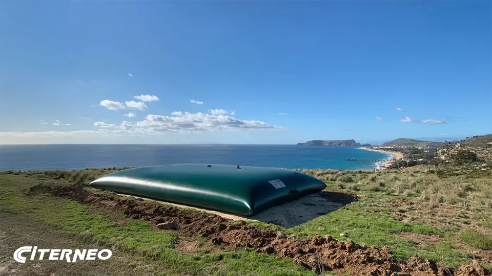 Une citerne souple CITERNEO installée au Portugal, en bord de mer